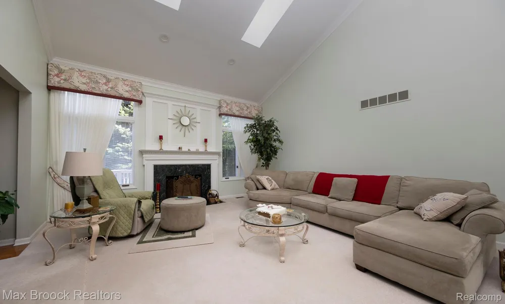 20685 Hillsboro Drive Macomb Township, MI 48044