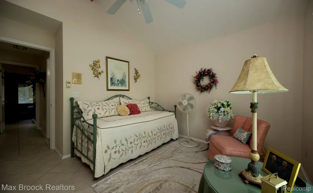 20685 Hillsboro Drive Macomb Township, MI 48044