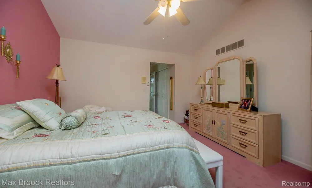 20685 Hillsboro Drive Macomb Township, MI 48044