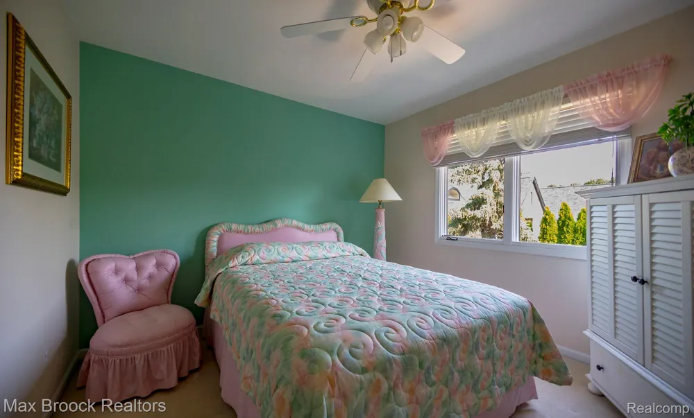 20685 Hillsboro Drive Macomb Township, MI 48044