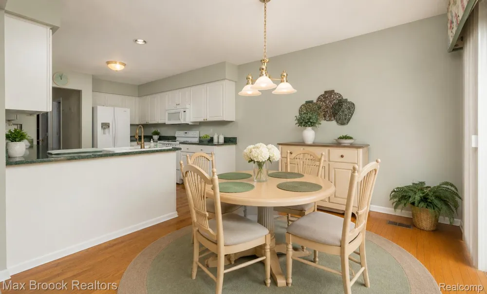 20685 Hillsboro Drive Macomb Township, MI 48044