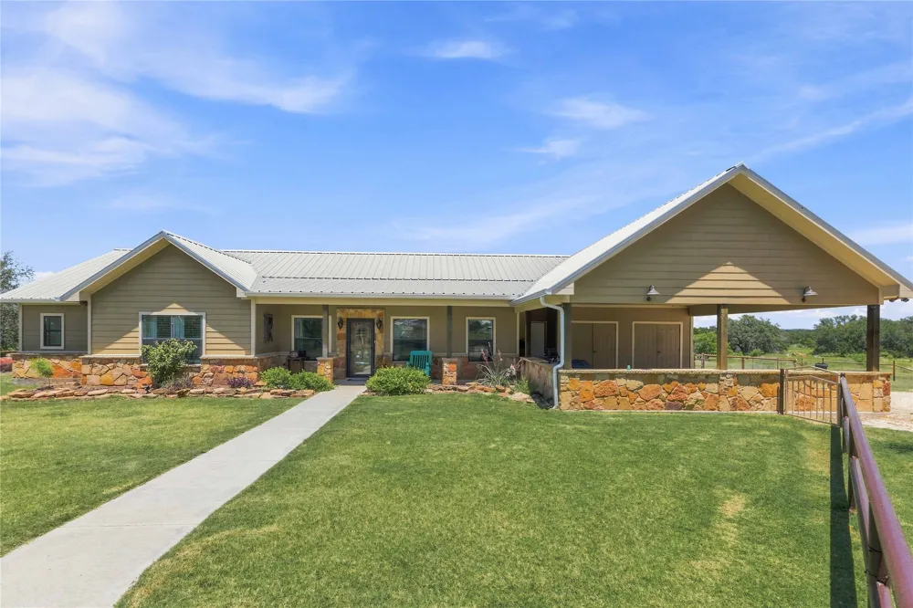 186 520 Mullin, TX 76864