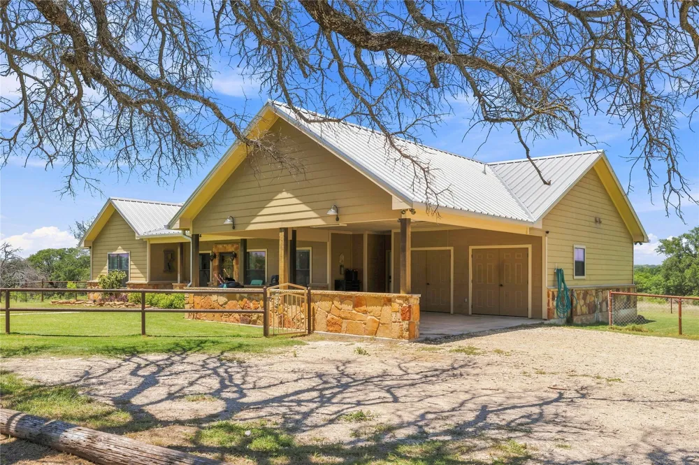 186 520 Mullin, TX 76864