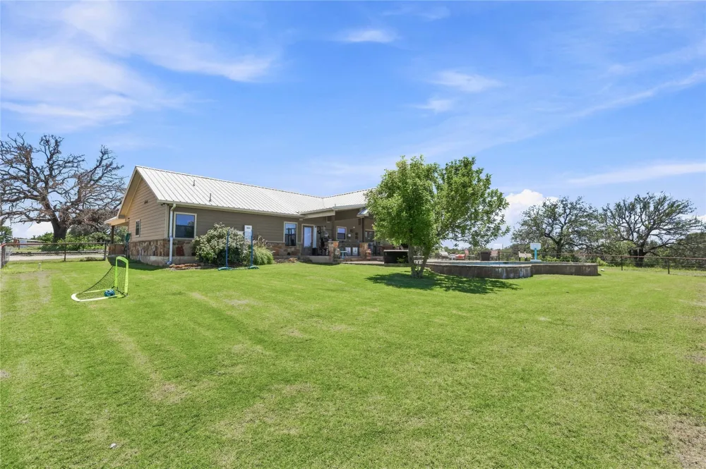 186 520 Mullin, TX 76864