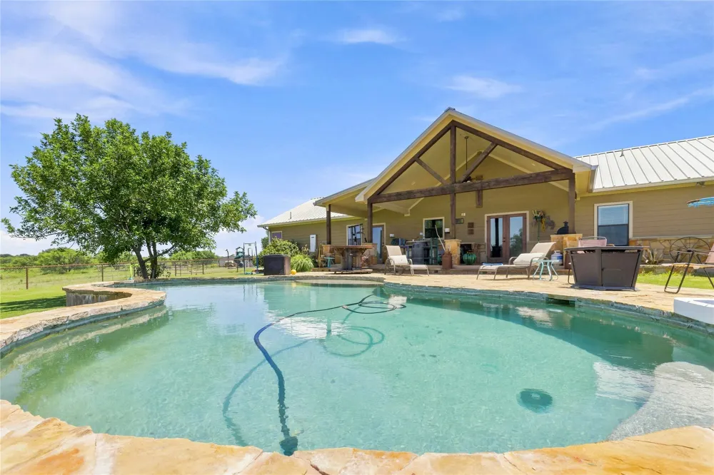 186 520 Mullin, TX 76864