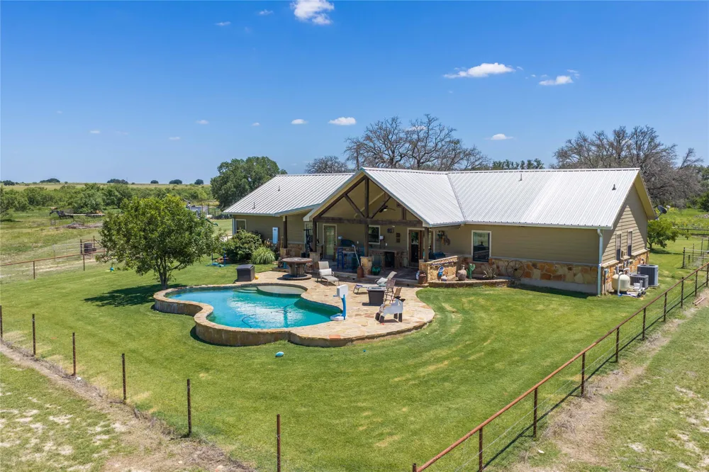 186 520 Mullin, TX 76864