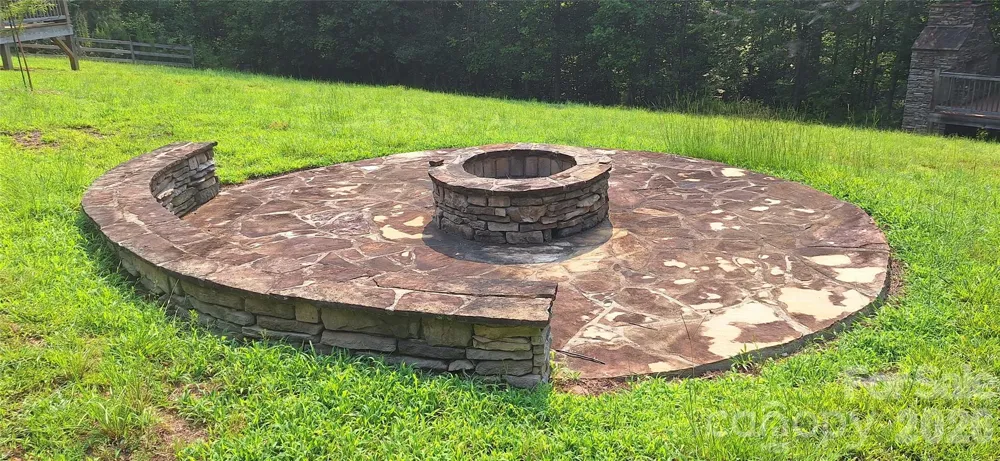 2620 Waterside Boulevard NW Valdese, NC 28690