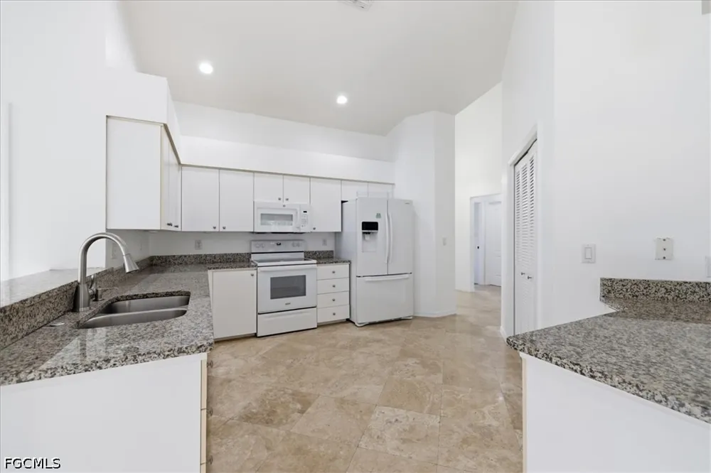 Breton Circle Fort Myers, FL 33912