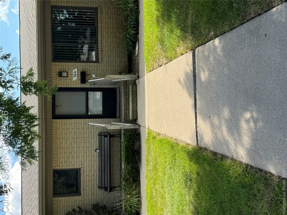 384 HILLCREST COURT Oxford Charter Township, MI 48371