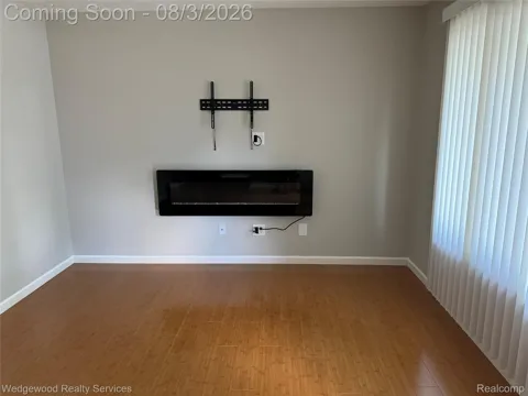 384 HILLCREST COURT