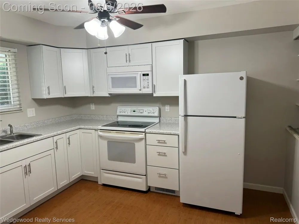 384 HILLCREST COURT Oxford Charter Township, MI 48371