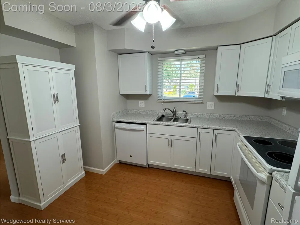 384 HILLCREST COURT Oxford Charter Township, MI 48371