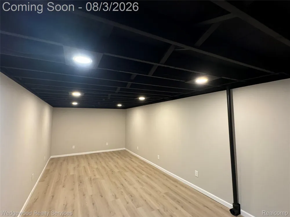 384 HILLCREST COURT Oxford Charter Township, MI 48371