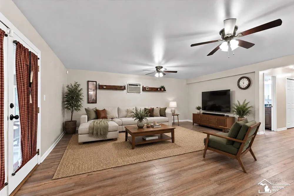 13380 Pine Street Taylor City, MI 48180