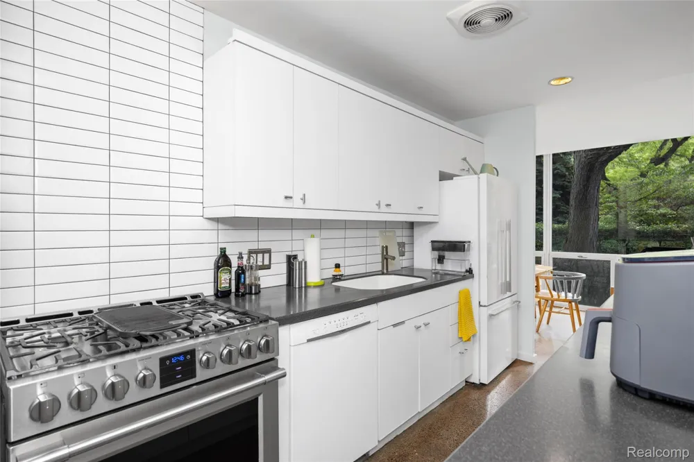 1349 Joliet Place Detroit City, MI 48207