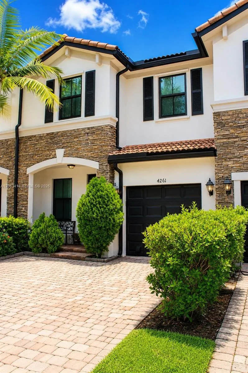4261 SW 164th Ct Miami, FL 33185
