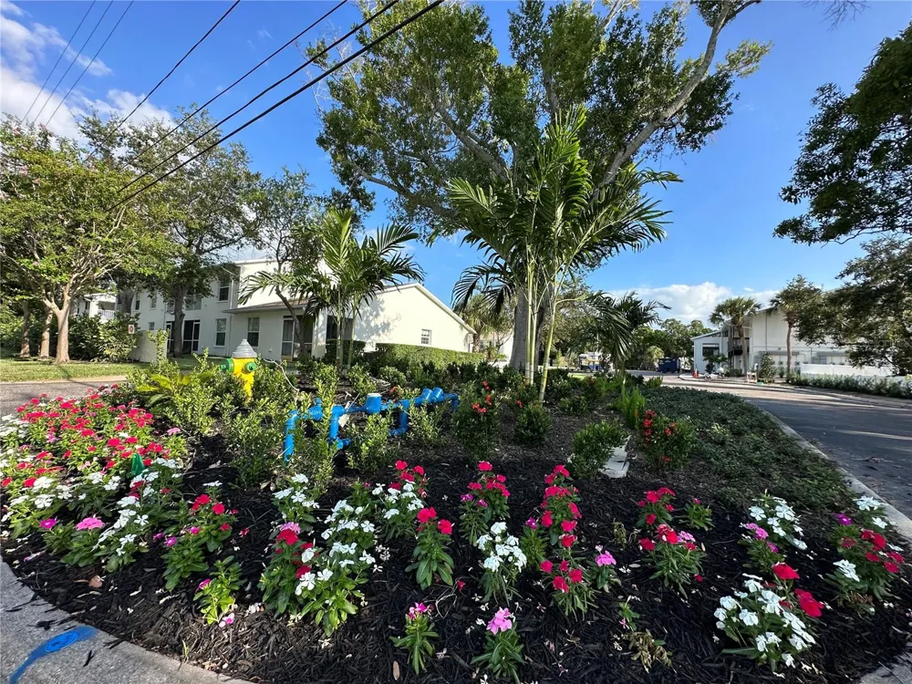 3890 34TH AVENUE S #103 St Petersburg, FL 33711