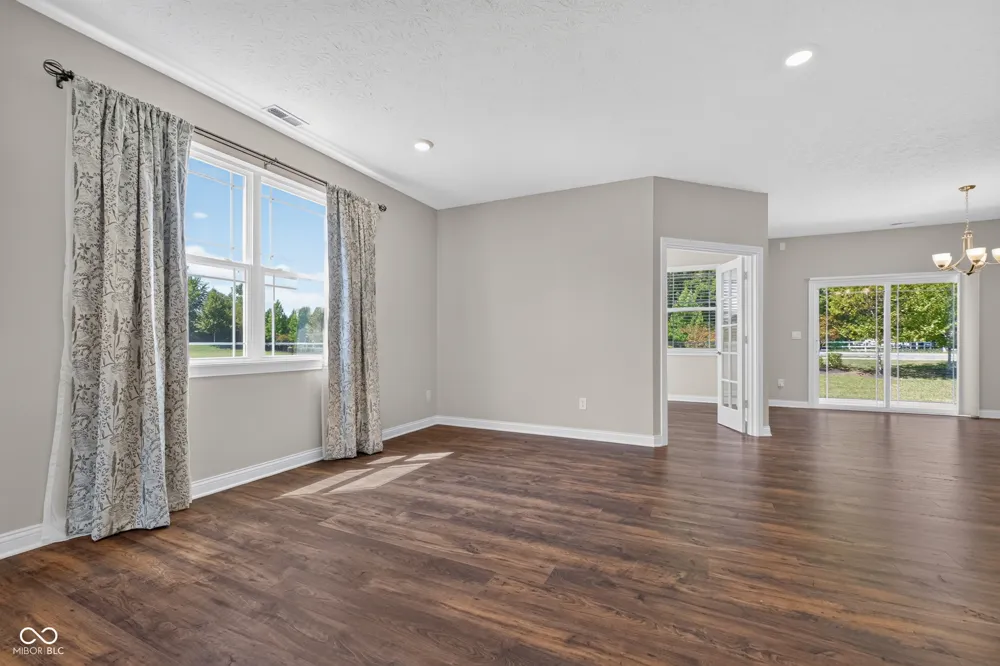 9073 Lieven Street Avon, IN 46234