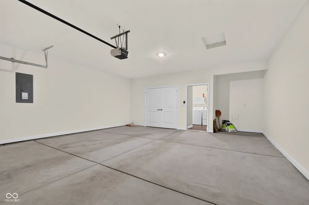9073 Lieven Street Avon, IN 46234