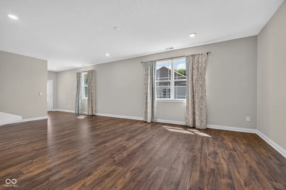 9073 Lieven Street Avon, IN 46234