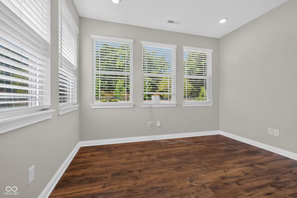 9073 Lieven Street Avon, IN 46234