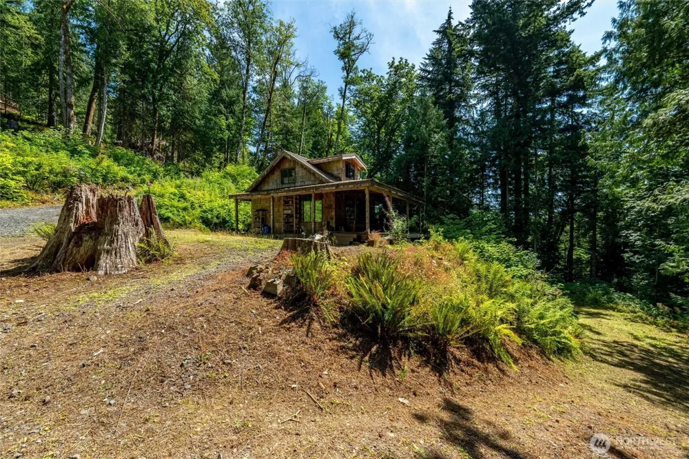 9075 Upper Frost Creek Road Maple Falls, WA 98266
