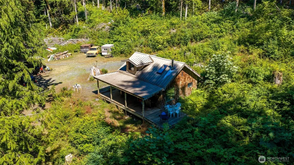 9075 Upper Frost Creek Road Maple Falls, WA 98266