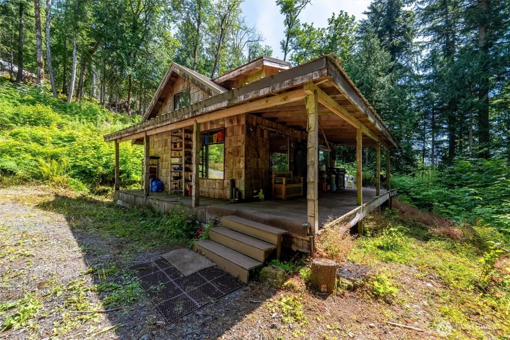 9075 Upper Frost Creek Road Maple Falls, WA 98266