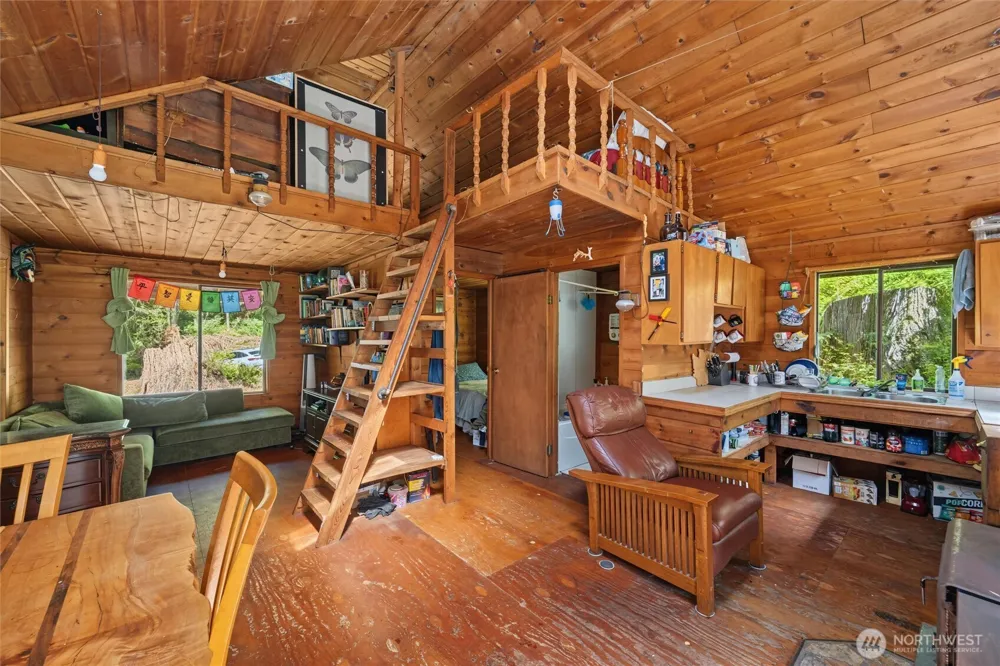 9075 Upper Frost Creek Road Maple Falls, WA 98266