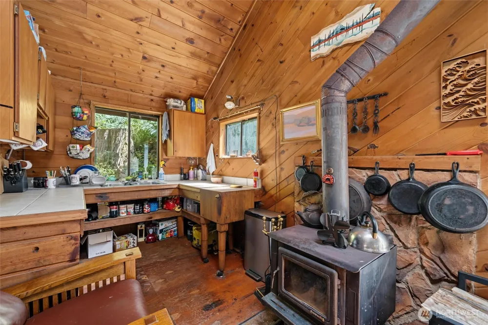 9075 Upper Frost Creek Road Maple Falls, WA 98266