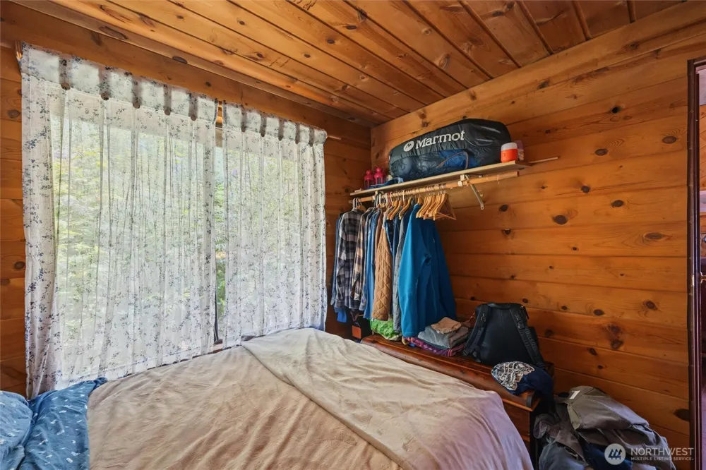 9075 Upper Frost Creek Road Maple Falls, WA 98266