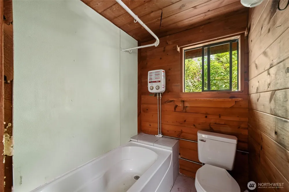 9075 Upper Frost Creek Road Maple Falls, WA 98266