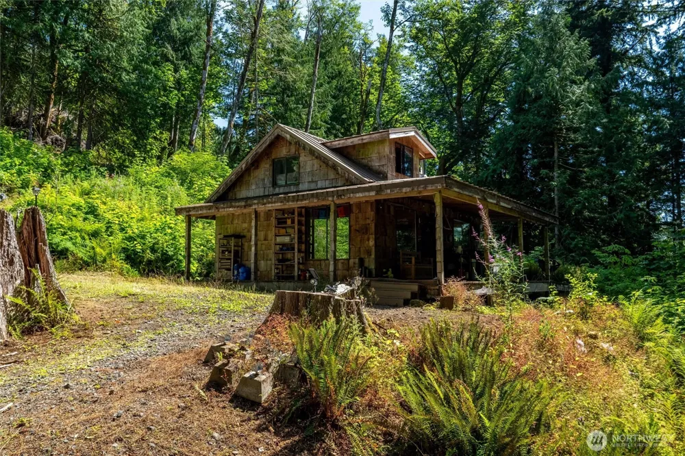 9075 Upper Frost Creek Road Maple Falls, WA 98266