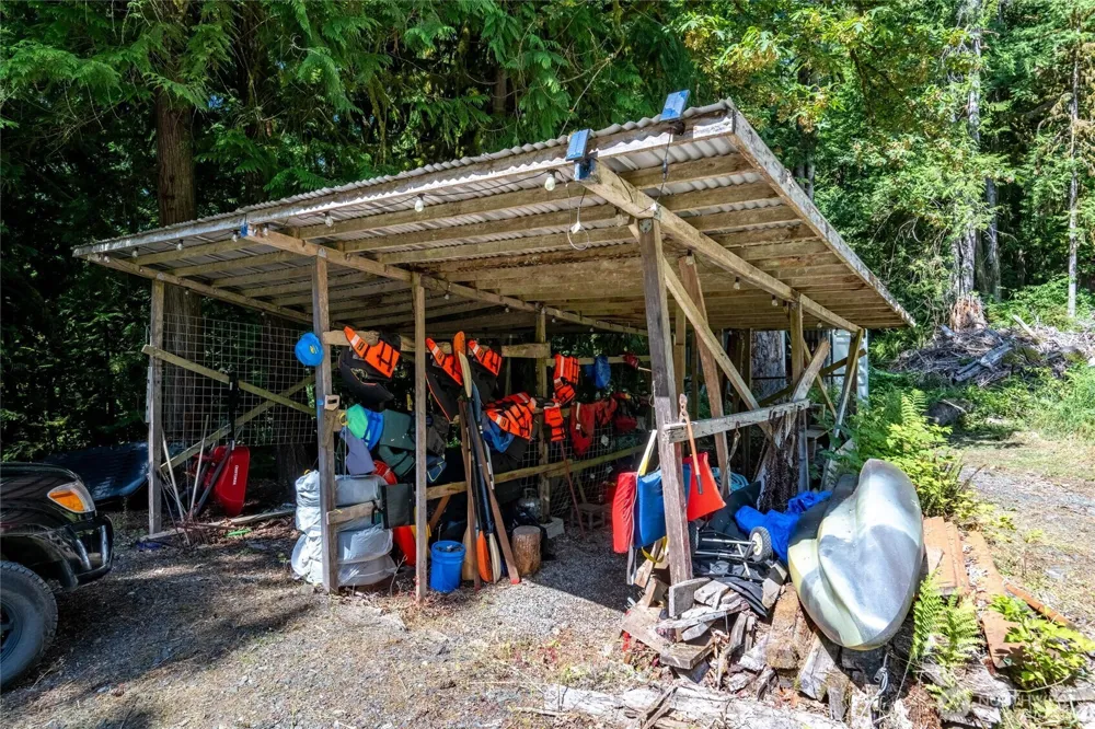 9075 Upper Frost Creek Road Maple Falls, WA 98266