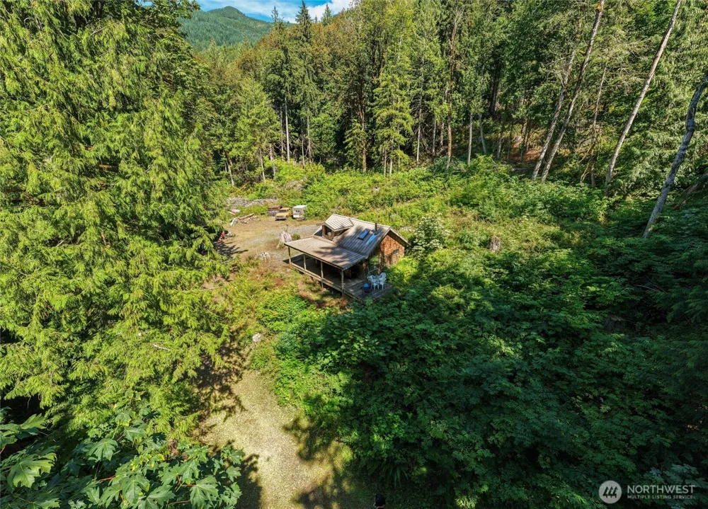 9075 Upper Frost Creek Road Maple Falls, WA 98266