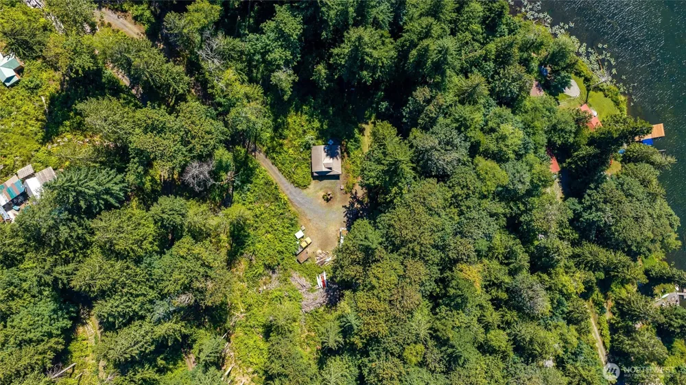 9075 Upper Frost Creek Road Maple Falls, WA 98266