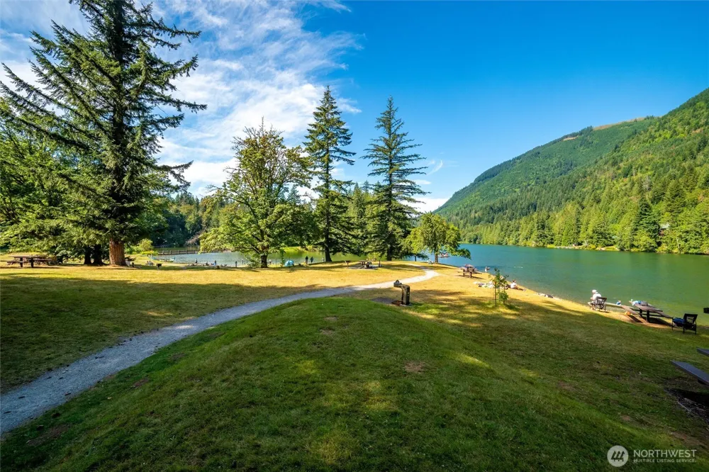 9075 Upper Frost Creek Road Maple Falls, WA 98266