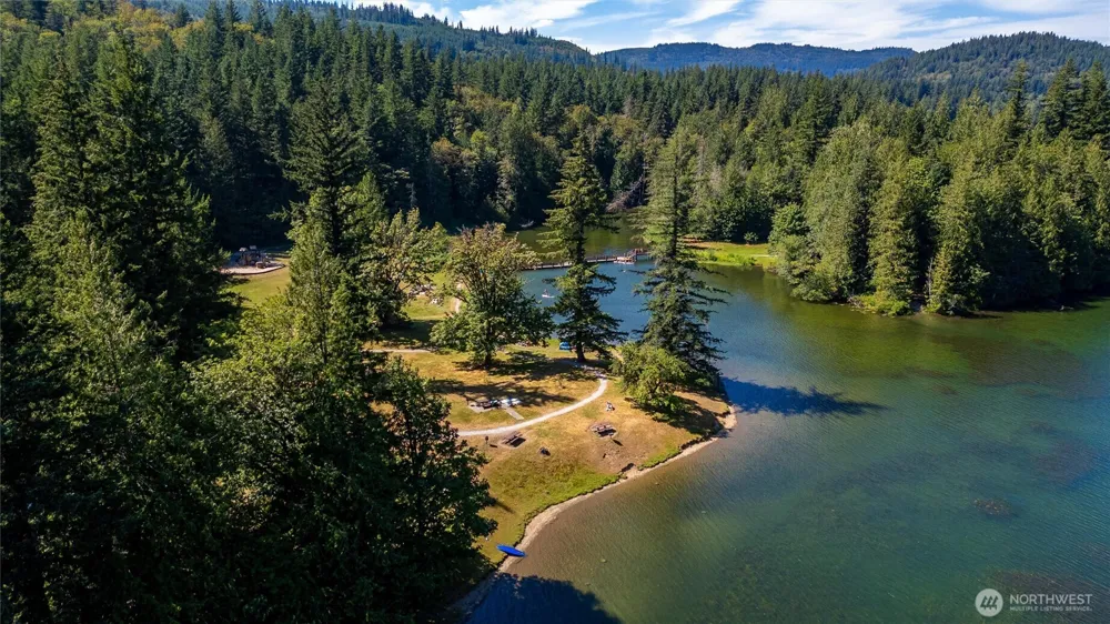 9075 Upper Frost Creek Road Maple Falls, WA 98266