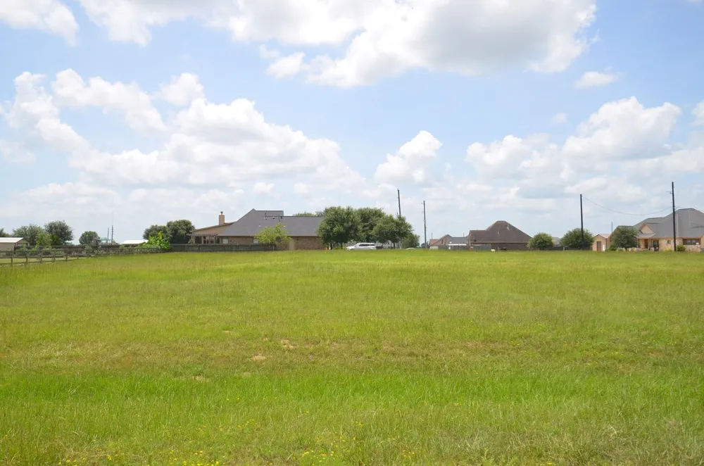 5625 Longhorn Trail Sealy, TX 77474