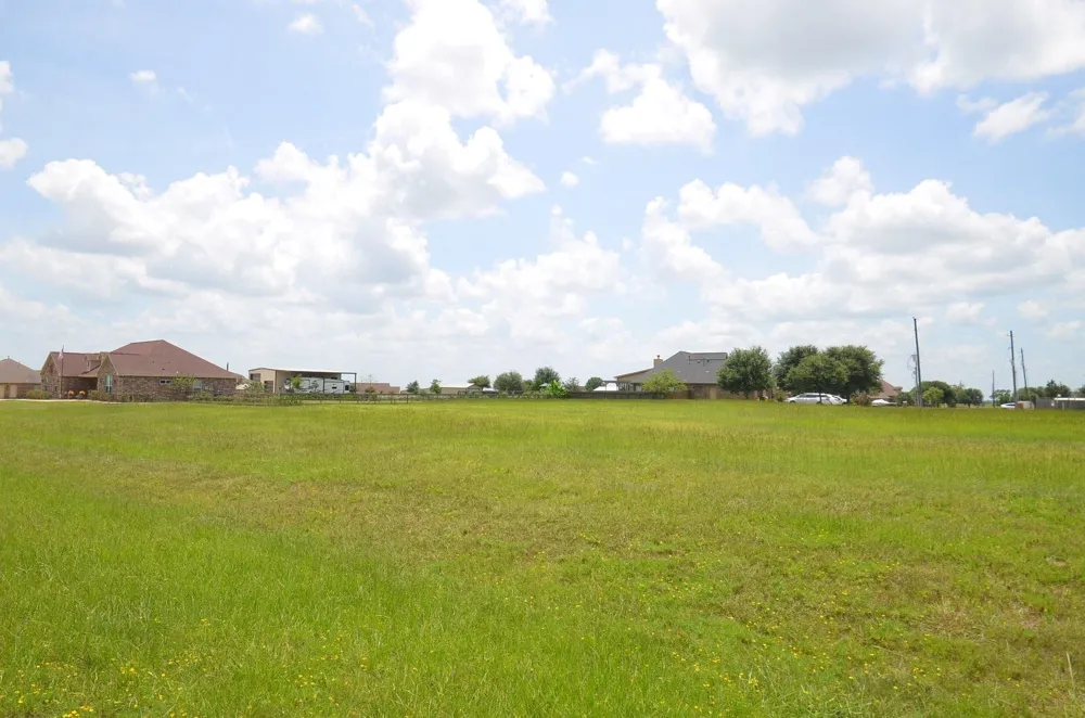 5625 Longhorn Trail Sealy, TX 77474