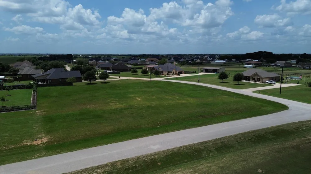 5625 Longhorn Trail Sealy, TX 77474