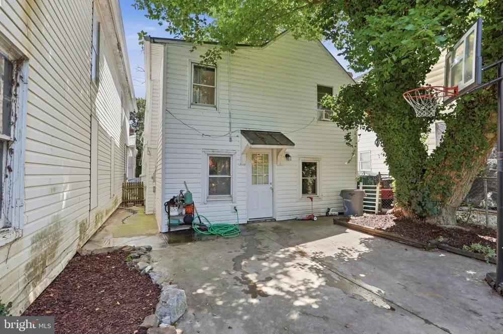 416 W JOHN STREET Martinsburg, WV 25401