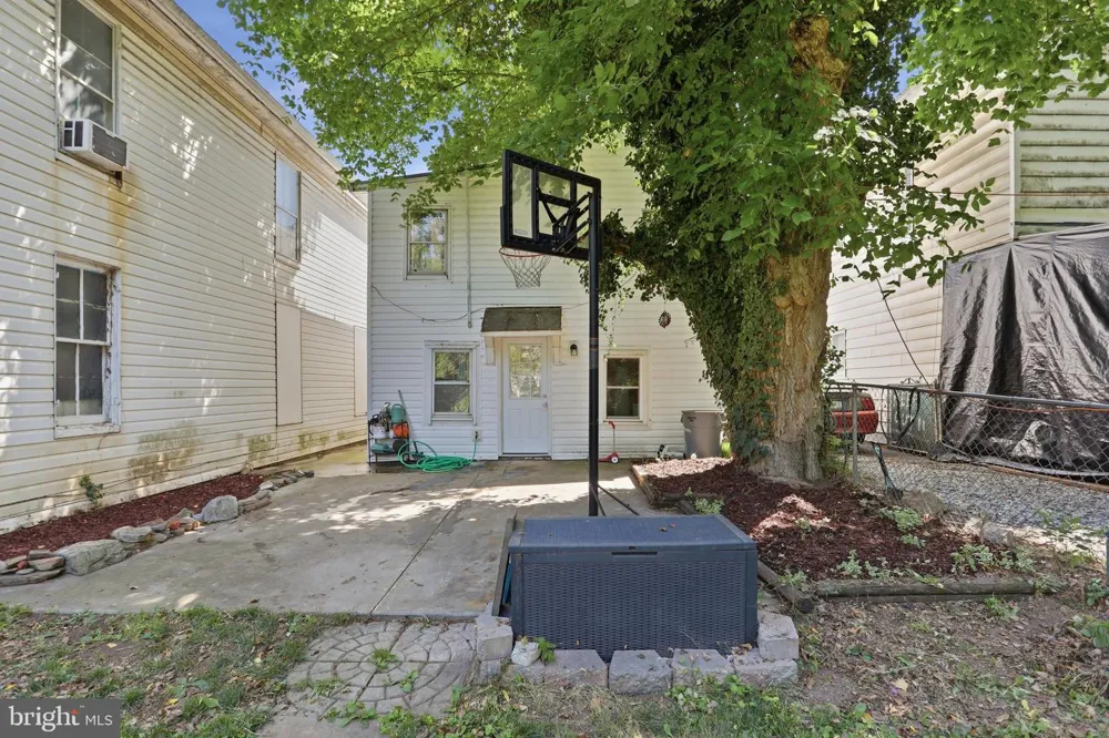416 W JOHN STREET Martinsburg, WV 25401