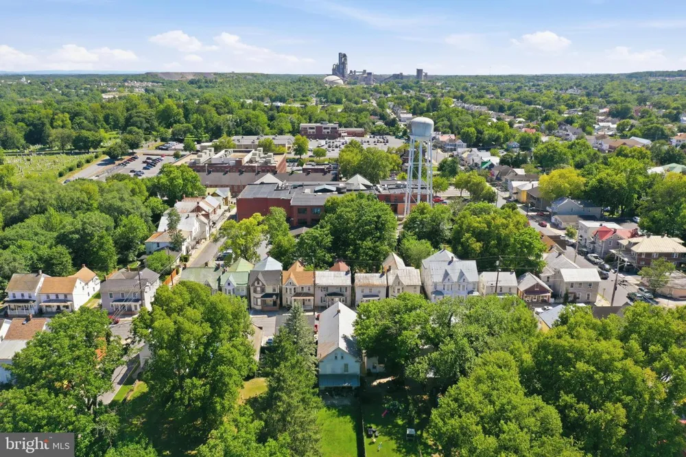 416 W JOHN STREET Martinsburg, WV 25401