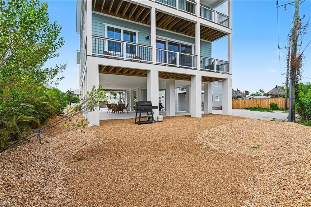 224 Fairweather Lane Fort Myers Beach, FL 33931