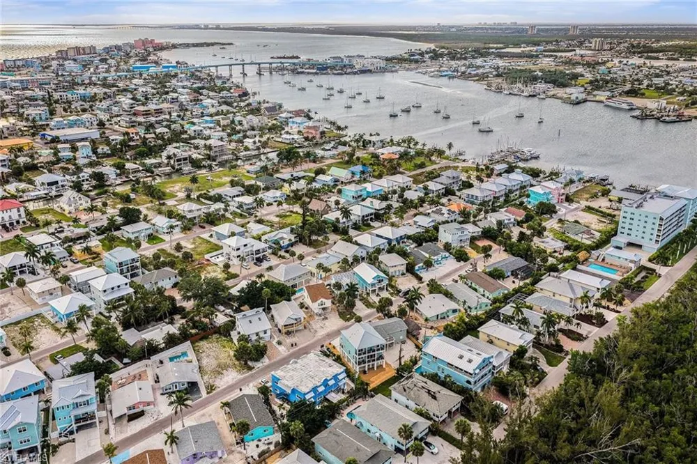 224 Fairweather Lane Fort Myers Beach, FL 33931