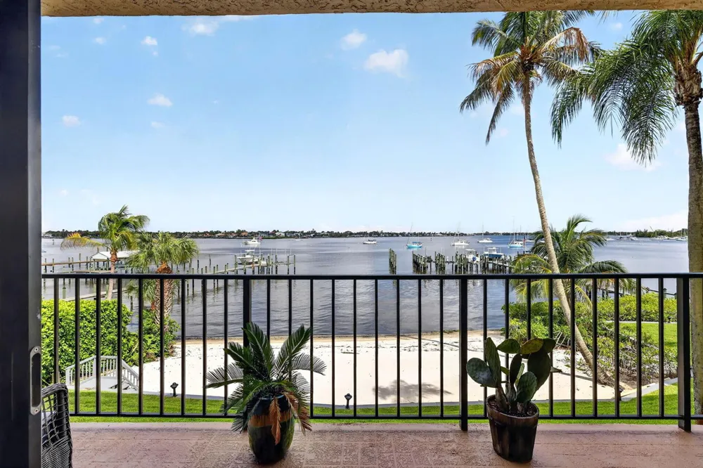 624 SW St Lucie Crescent #208 Stuart, FL 34994
