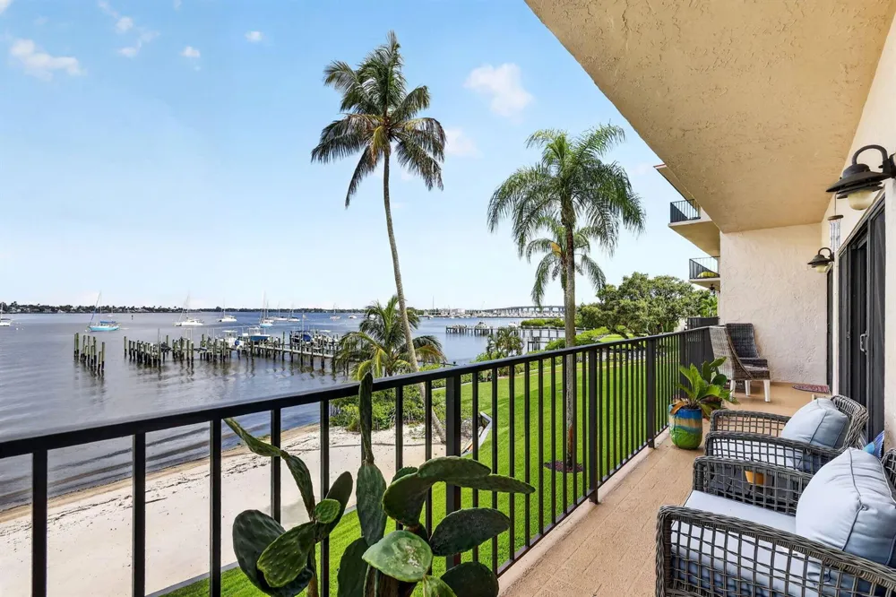 624 SW St Lucie Crescent #208 Stuart, FL 34994
