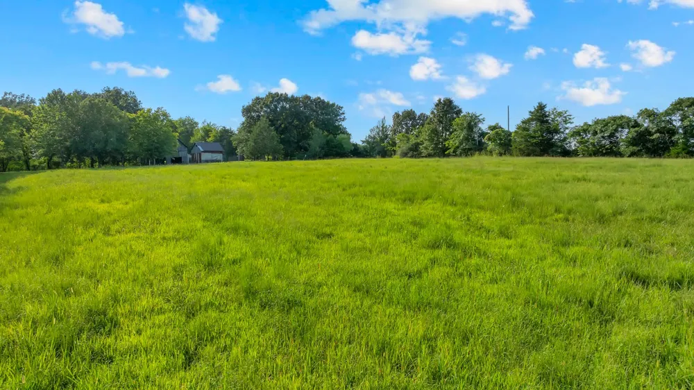 3701 Oakwood Church Rd Cedar Hill, TN 37032