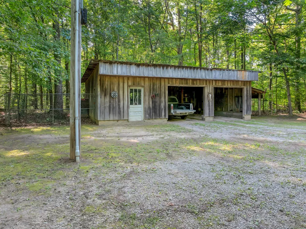 3701 Oakwood Church Rd Cedar Hill, TN 37032